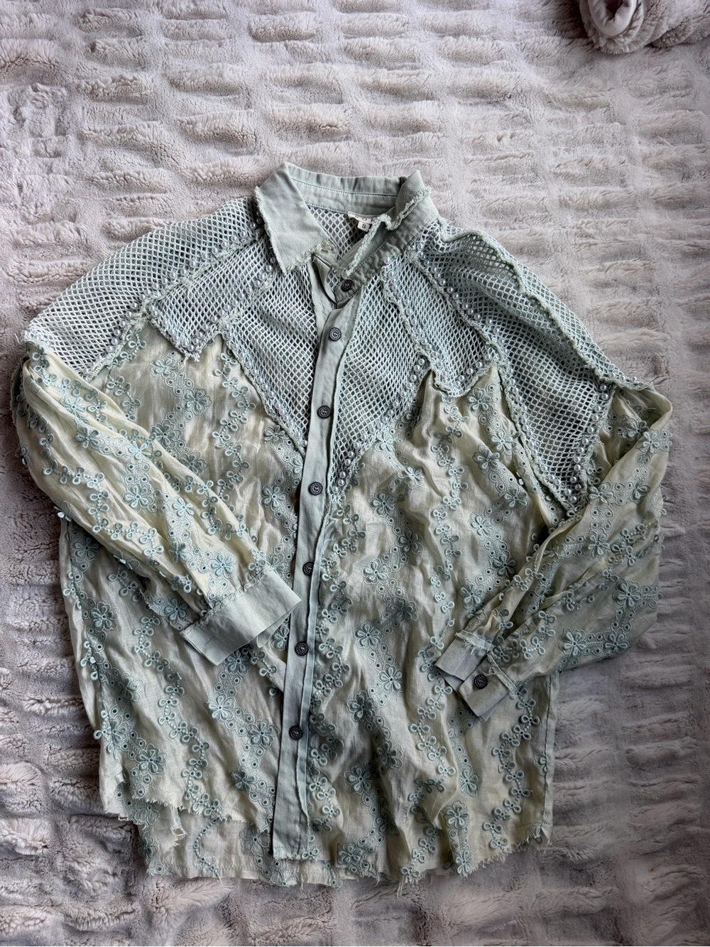 POL Light Sage Embroidered and Pearled Button-Up Shirt Size Small
